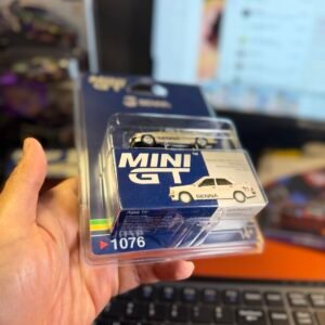 Mini GT Mercedes-Benz 190E - BLISTER 6